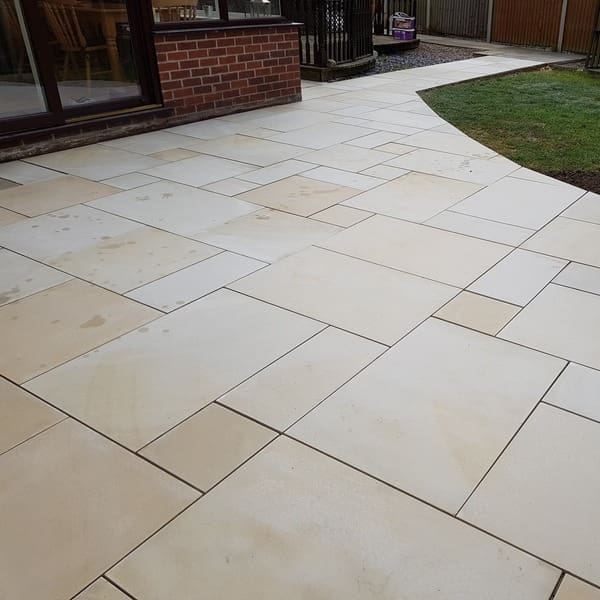 Fossil Mint Sawn and Honed - Indian Sandstone Paving Slabs – Mixed Patio Kit – 20mm
