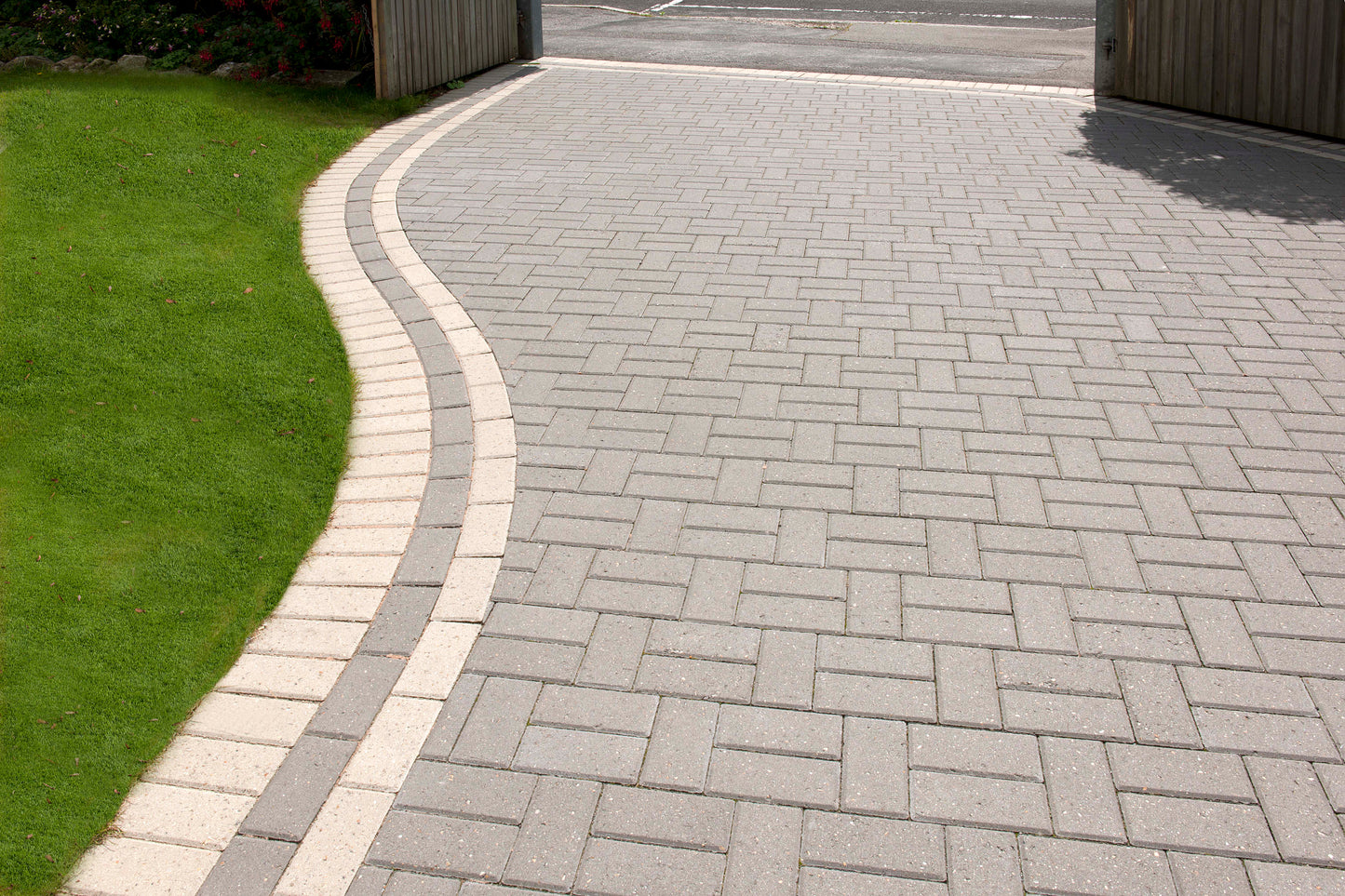 Brett Block Paving 50mm Brick Pavior - Charcoal (2x 8.48m2 Pack) 848 Blocks