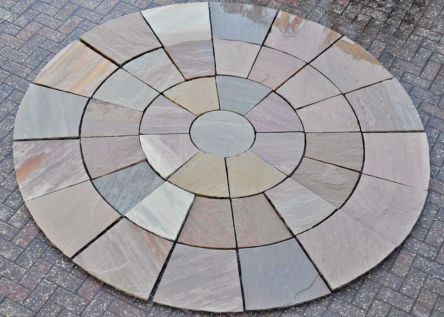 Raj Green Indian Sandstone 2.4m Circle – Riven – 22mm