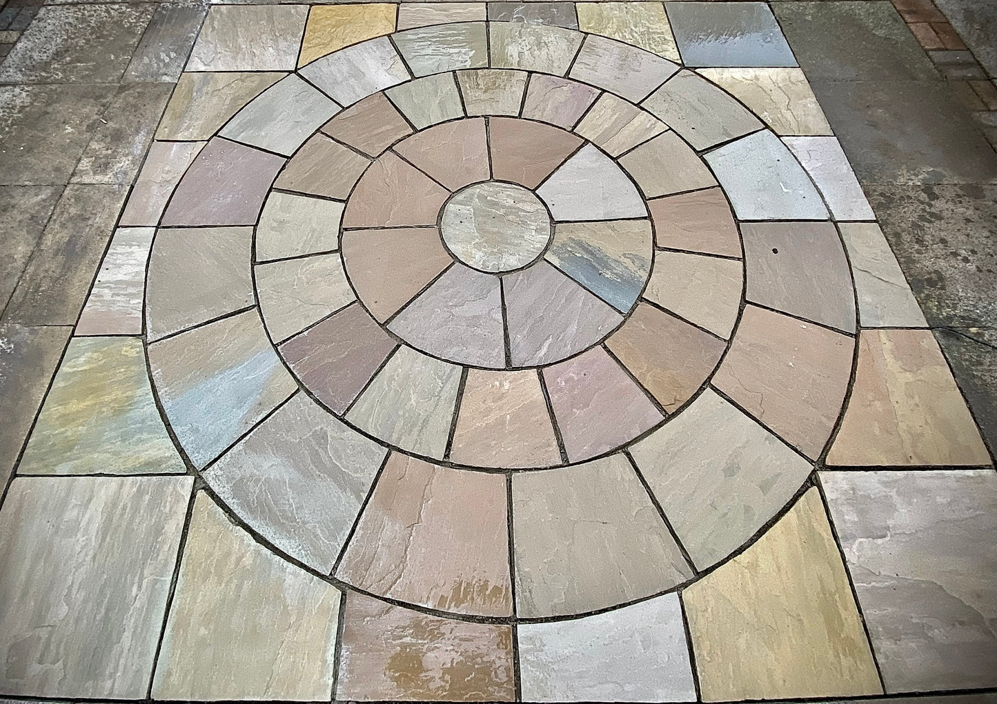 Raj Green Indian Sandstone 2.4m Circle – Riven – 22mm
