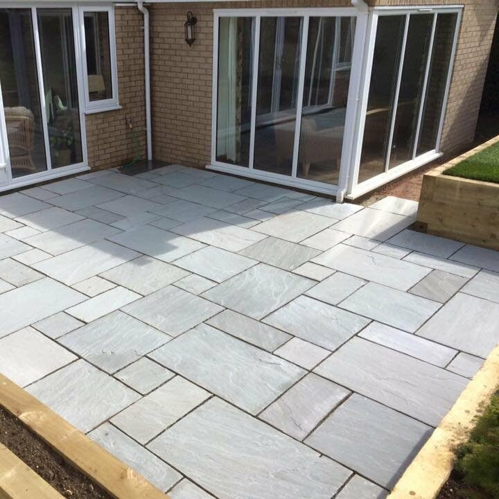 Kandla Grey Indian Sandstone Paving Slabs – Riven – Mixed Patio Kit – 22mm