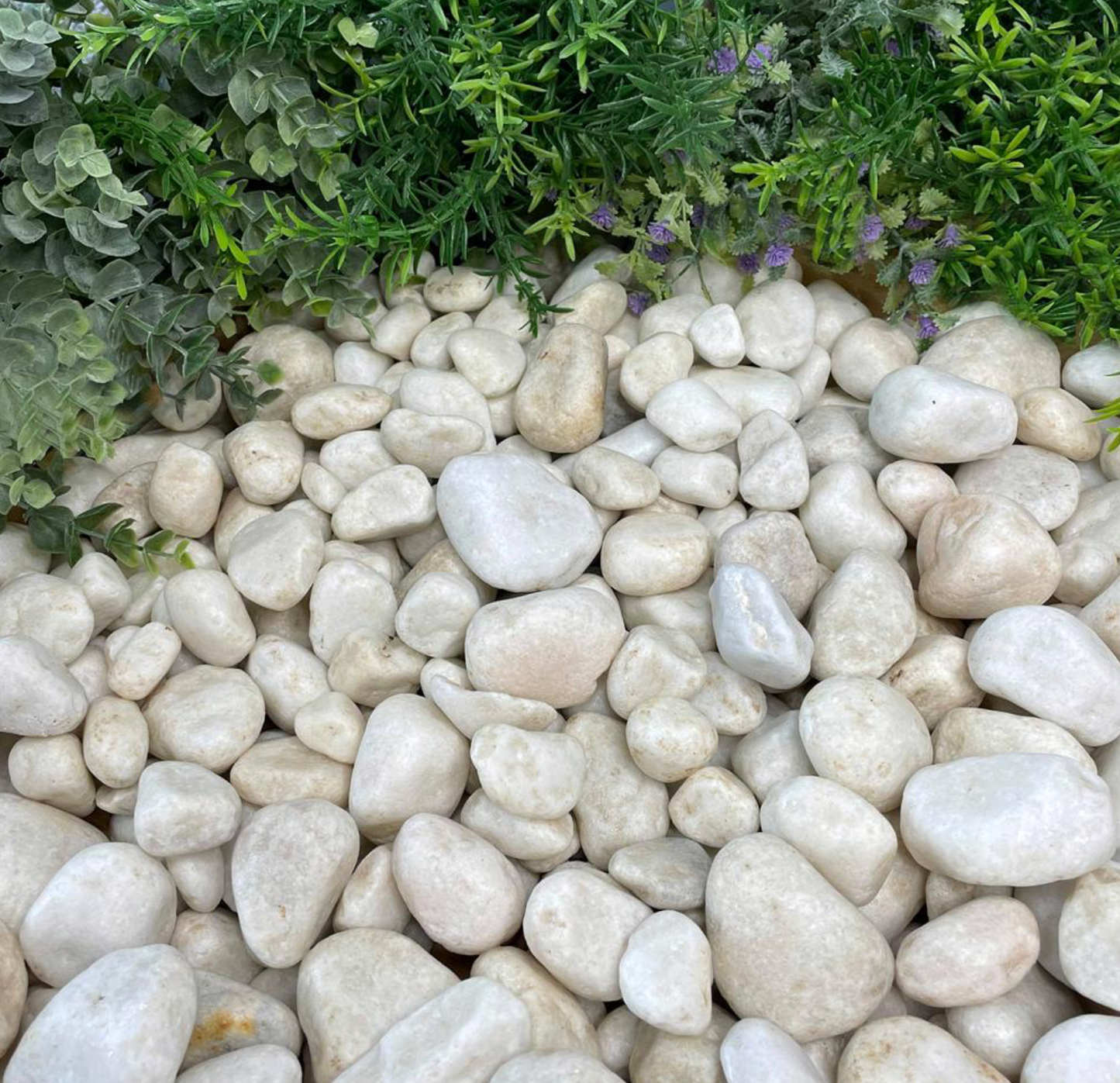 Polar White 20-40mm Decorative Pebbles 20kg Bag / 850kg Bulk Bag