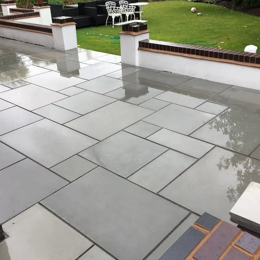 Kandla Grey Sawn and Honed - Indian Sandstone Paving Slabs – Mixed Patio Kit – 20mm