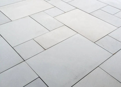 Kandla Grey Sawn and Honed - Indian Sandstone Paving Slabs – Mixed Patio Kit – 20mm
